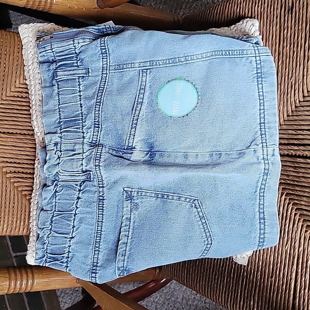 Wallflower GF paper bag shorts, size 7 - Picture 5 of 9